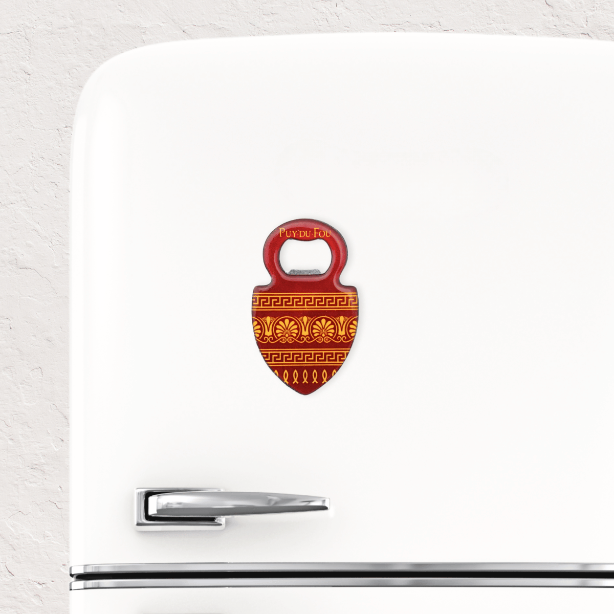 Magnet décapsuleur Signe du Triomphe - sur frigo