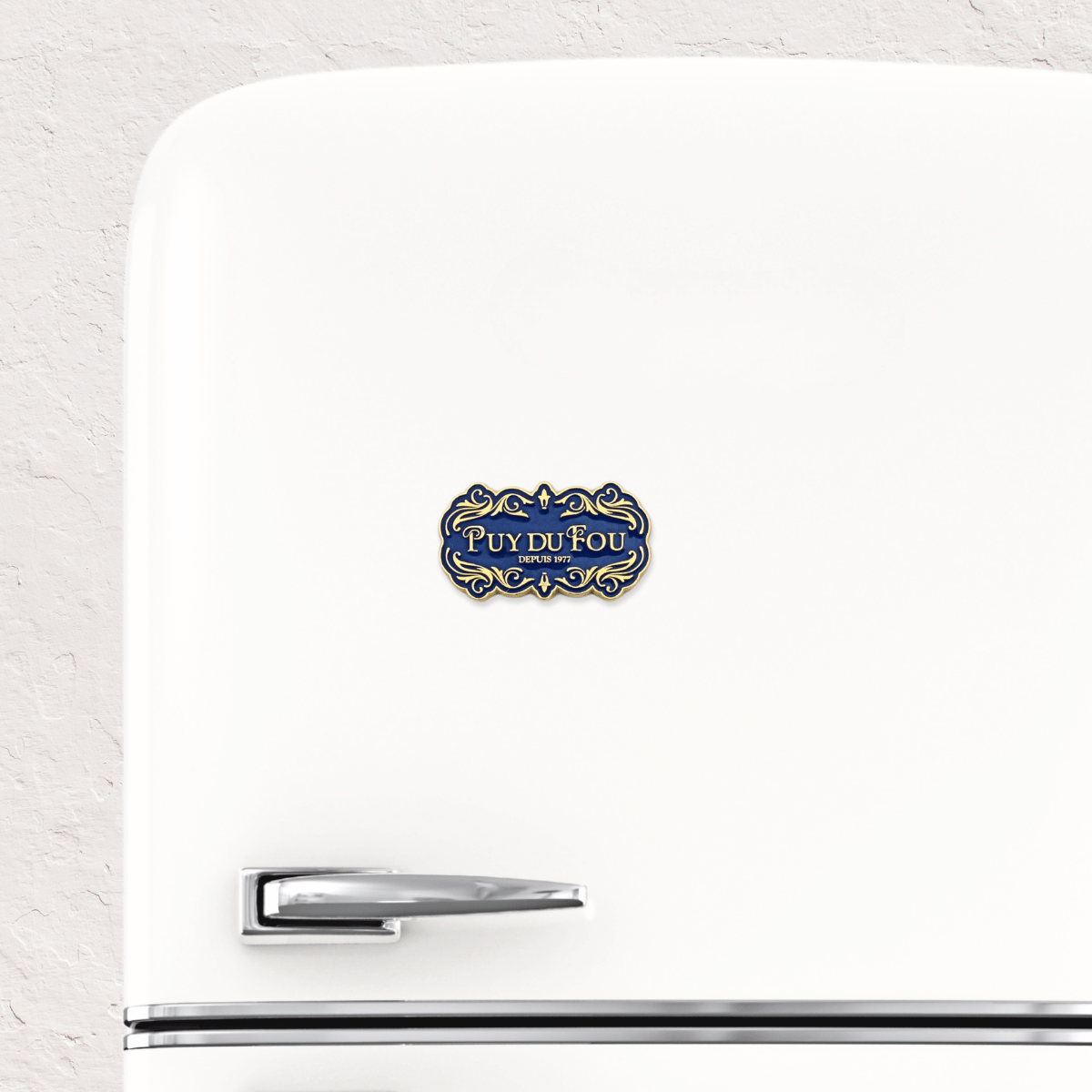 Magnet doré Puy du Fou 1900 bleu - sur frigo