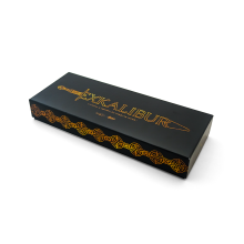 Jeu Exkalibur Puy du Fou coffret noir et or vue de trois quarts