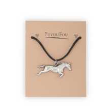 Pendentif cheval argenté - sur son carton