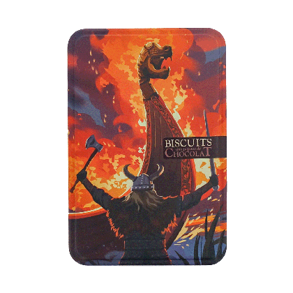 Couvercle boîte métal Vikings Puy du Fou, illustration guerrier viking brandissant hache et épée devant drakkar embrasé