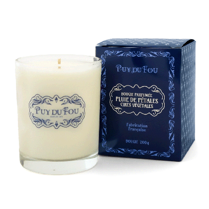 Bougie parfumée Pluie de Pétales Puy du Fou 200g – cires végétales fabriquées en France – présentation avec boîte bleu marine