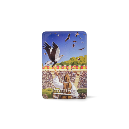 Magnet Puy du Fou Bal des Oiseaux Fantômes illustré d'un fauconnier bras levé avec un rapace en vol sous un ciel bleu