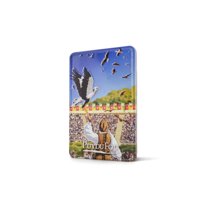 Magnet relief Bal des Oiseaux Fantômes Puy du Fou, vue de trois quarts montrant l'effet bombé en métal