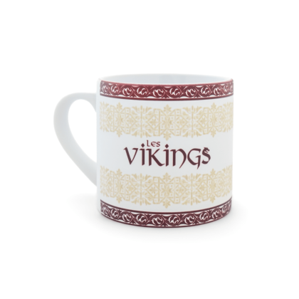Détail du mini mug céramique Les Vikings Puy du Fou, bandes de motifs géométriques dorés et bordures bordeaux inspirés du costume de Sybèle