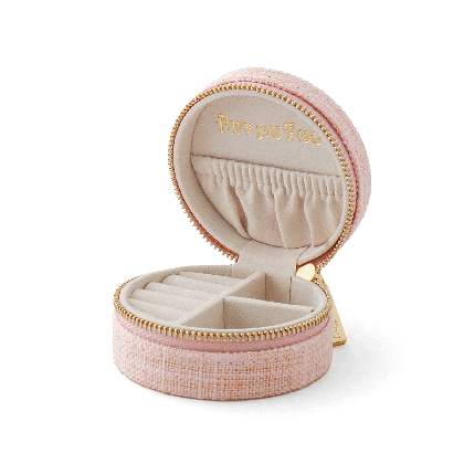 Petite boîte à bijoux lin Puy du Fou coloris rose ouverte – vue du dessus, compartiments velours et logo doré embossé