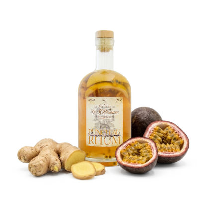 	
Punch au rhum passion-gingembre Puy du Fou 70cl entouré de fruits de la passion frais et de racines de gingembre