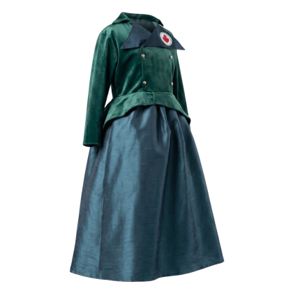 Robe déguisement Céleste Bulkeley Puy du Fou – vue trois quarts – col bleu nuit et badge Sacré-Cœur – Le Dernier Panache