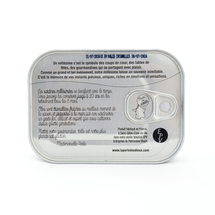 Dos boîte de sardines