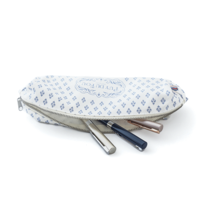 Trousse Puy du Fou 1900 bleue - ouverte avec stylos