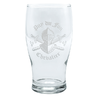 Verre à bière Chevalier transparent sur fond blanc, motif casque et épée, boutique officielle du Puy du Fou.