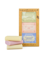 Coffret 3 savons au lait d'ânesse Puy du Fou avec les trois pains sortis de leur emballage – verveine, rose et exfoliant