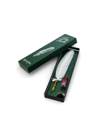 Coffret complet Le Dernier Panache Puy du Fou, écrin vert ouvert avec plume blanche naturelle, fiole encre bordeaux et support