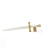 Épée médiévale blanche en bois 58 cm, vue de profil avec étiquette Puy du Fou et détails de la poignée enroulée