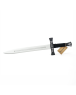 Épée en bois noire inspiré du spectacle l'Epée du Roi Arthur avec lame argentée effet métal, vue de profil avec étiquette Puy du Fou