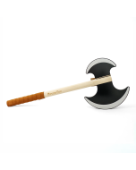 Hache viking vue de profil montrant la lame double tranchant, le manche gravé Puy du Fou et le grip antidérapant