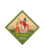 Magnet Puy du Fou Le Secret de la Lance avec Marguerite en robe médiévale et le chevalier Fulgent en armure sur son cheval rouge, citation Son secret c'est la lumière