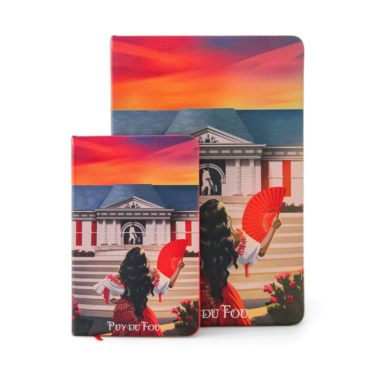 Vue de face des deux carnets Mousquetaire de Richelieu Puy du Fou, couverture illustrée avec Sérafina et son éventail rouge