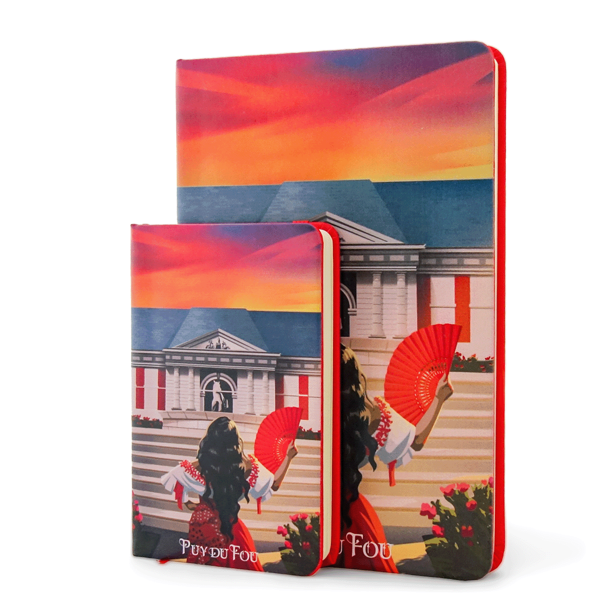 Vue de trois quarts des carnets A5 et A6 Mousquetaire de Richelieu Puy du Fou, tranche et marque-page ruban rouge visibles