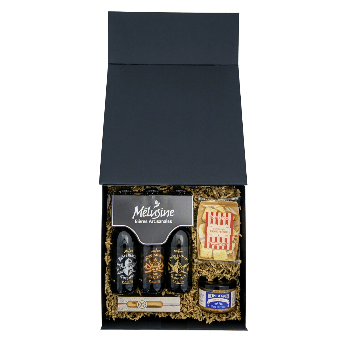 Coffret cadeau gourmand salé ouvert, avec les bières Mélusine, les biscuits préfou, la terrine de canard et le couteau alpage soigneusement disposés dans la boîte.