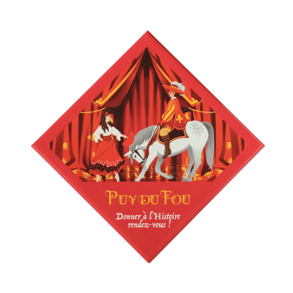 Magnet Puy du Fou Les Mousquetaires de Richelieu avec un mousquetaire sur cheval gris et Serafina dansant en robe rouge, citation Donner à l'Histoire rendez-vous