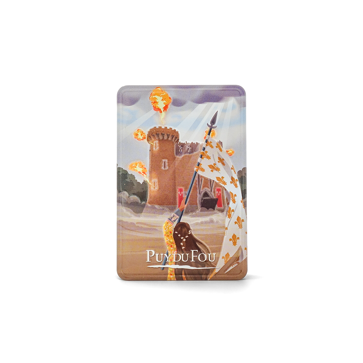 Magnet Puy du Fou Secret de la Lance illustré de Marguerite brandissant sa lance face au donjon enflammé