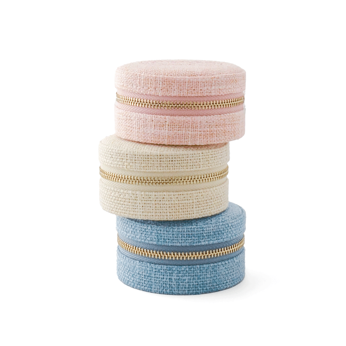 Petite boîte à bijoux lin Puy du Fou – 3 coloris beige, rose et bleu fermées, empilées vue de face
