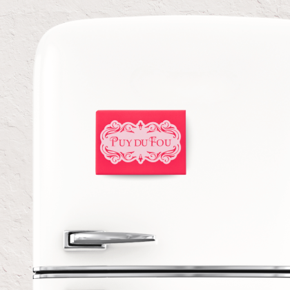Magnet Puy du Fou 1900 rose - sur frigo