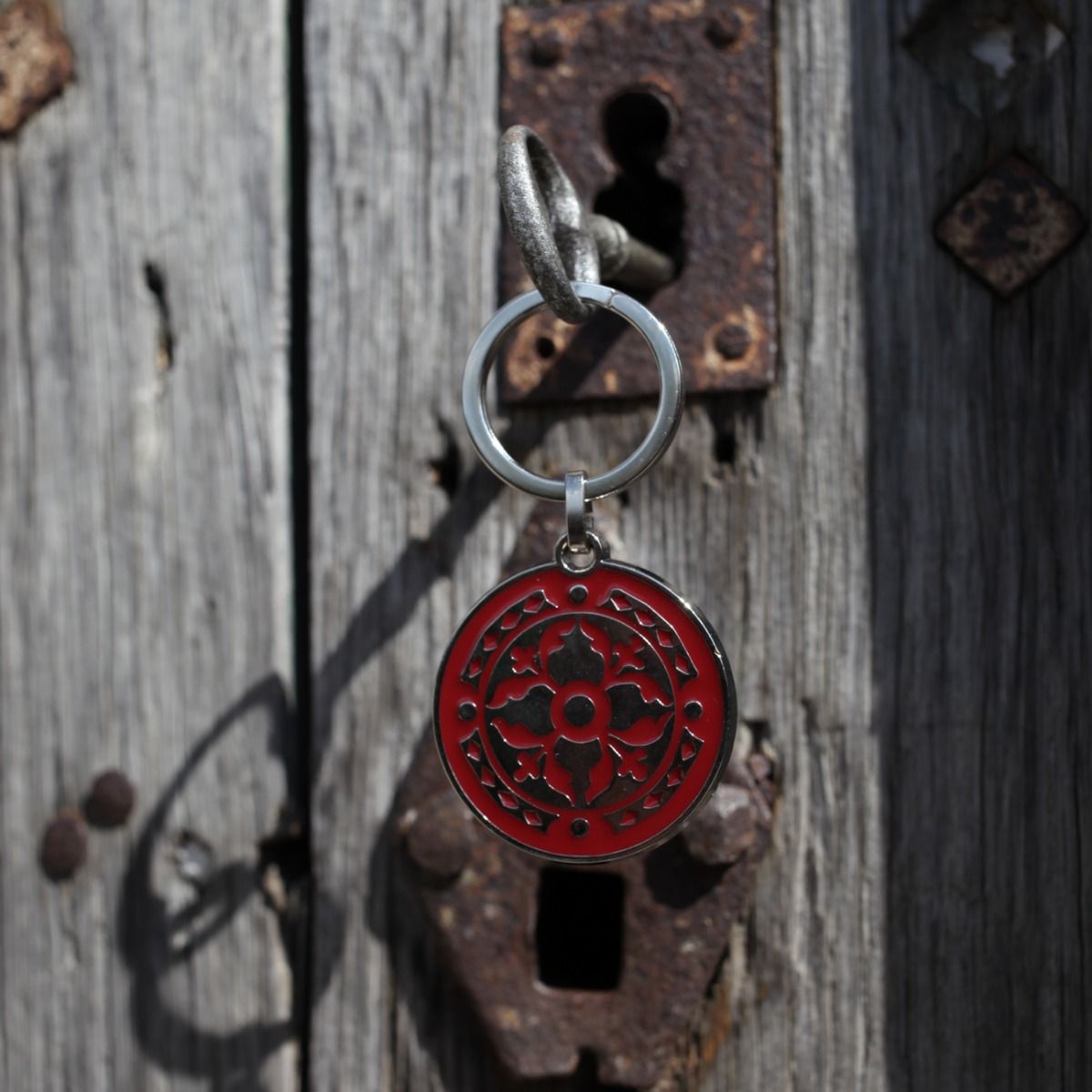 Porte clés bouclier viking rouge sur porte